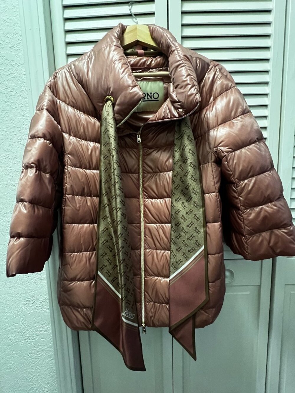 Herno Cappa Short Down Jacket Silk Scarf Pink IT 42 NWOT